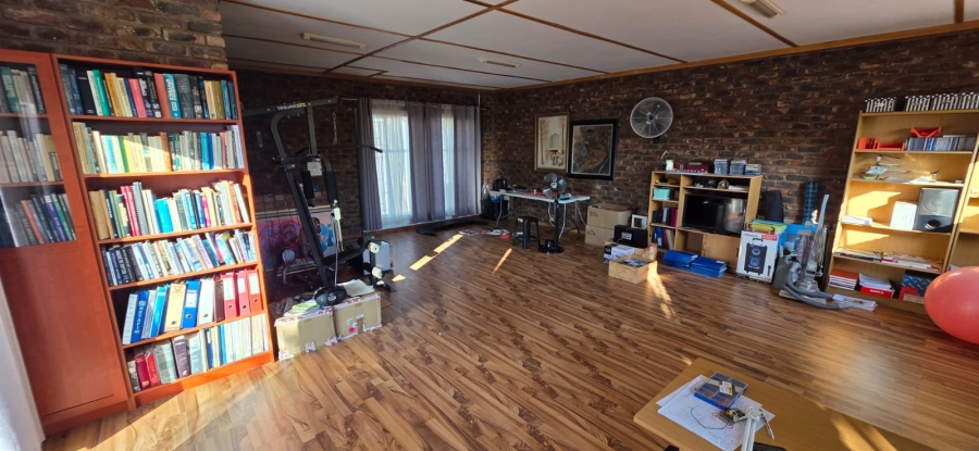 5 Bedroom Property for Sale in Wilkoppies North West